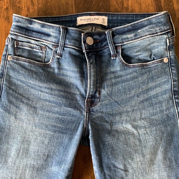 Abercrombie super skinny mid-rise jeans. - Picture 2 of 4